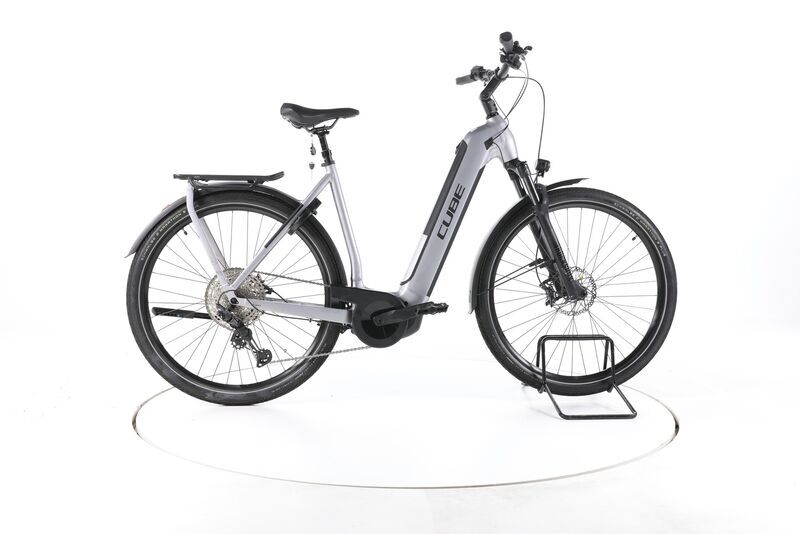 Cube Kathmandu Hybrid SLX 2023 | prateado | 28" | 58 cm | 500 - 3000 km, image 1 of 5