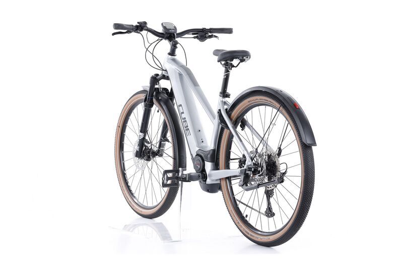Cube Nuride Hybrid EXC Allroad (2022) | Trapez | silber | 28" | S | 3000 - 4000 km | Schwalbe schwarz/beige | Sattel schwarz 3