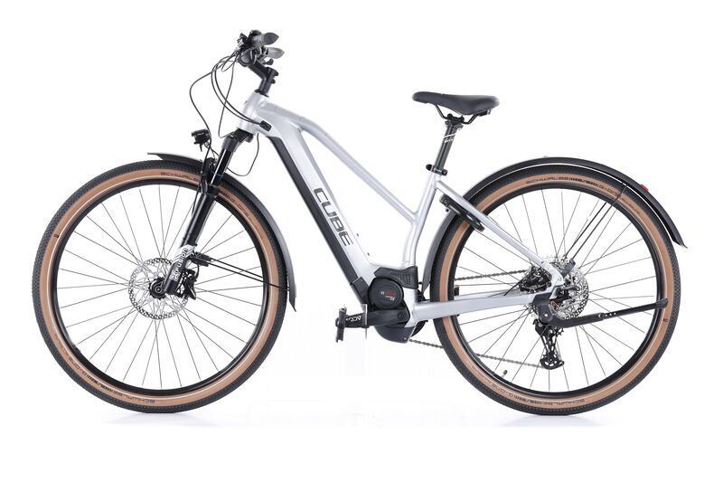 Cube Nuride Hybrid EXC Allroad (2022) | Trapez | silber | 28" | S | 3000 - 4000 km | Schwalbe schwarz/beige | Sattel schwarz 4