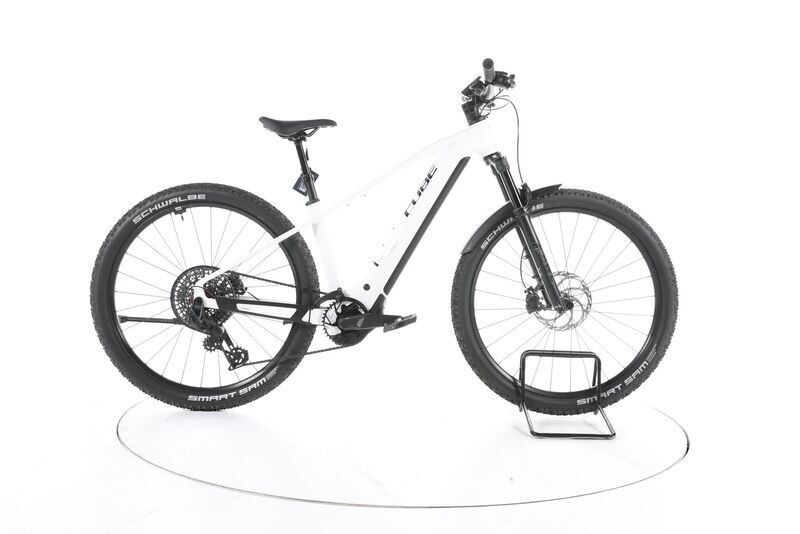 Cube Reaction Hybrid 2025 | bílý | 29" | M | < 500 km, image 1 of 5