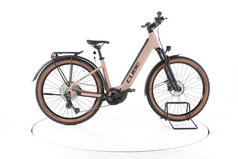 Cube Reaction Hybrid for 2023 | pink | 27.5" | M | < 500 km, image 1 of 5