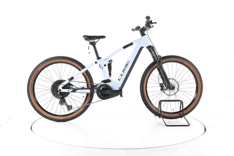 Cube Stereo Hybrid 120 Pro 2023 | blanco | 27,5" | S | < 500 km, image 1 of 5