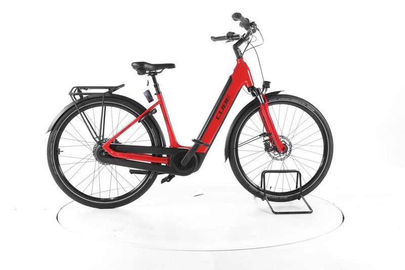 Cube Supreme Hybrid Comfort Pro 2025 | červená | 28" | 50 cm | 500 - 3000 km, image 1 of 5