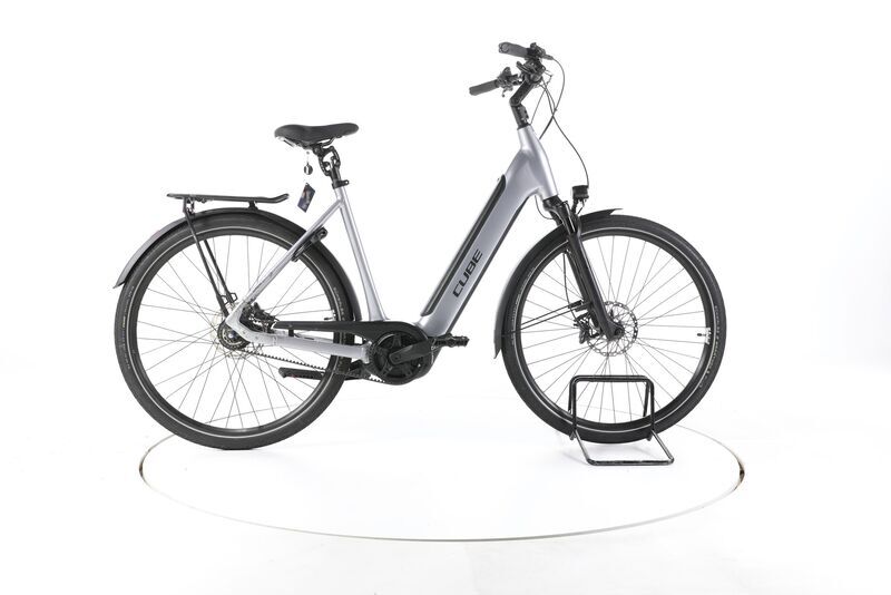 Cube Supreme Hybrid SL 2022 | stříbrná | 28" | 58 cm | 500 - 3000 km, image 1 of 5