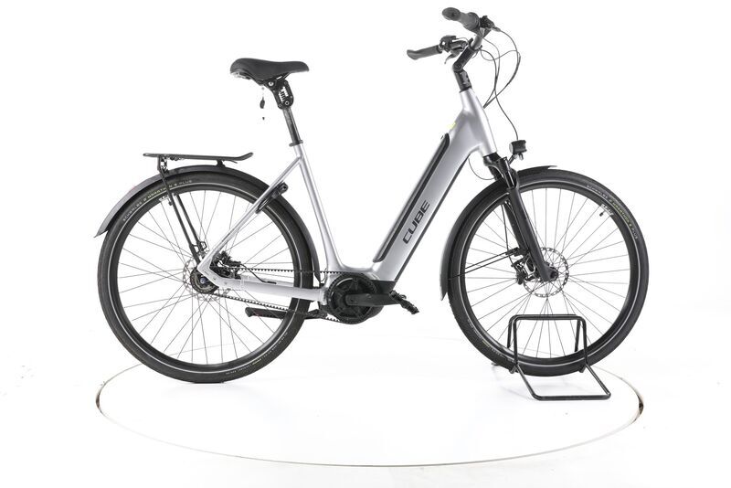 Cube Supreme Hybrid SLX 2023 | stříbrná | 28" | 58 cm | 500 - 3000 km, image 1 of 5
