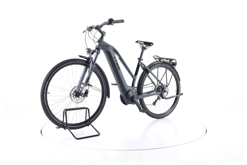 Cube Touring Hybrid One (2021) | Trapez | grau/schwarz | 28" | 50 cm | 100 - 500 km | 400 Wh 5