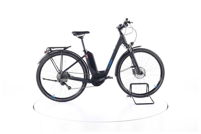 Cube Touring Hybrid One (2020) | Tiefeinsteiger | schwarz/blau | 28" | 46 cm | 100 - 500 km 1