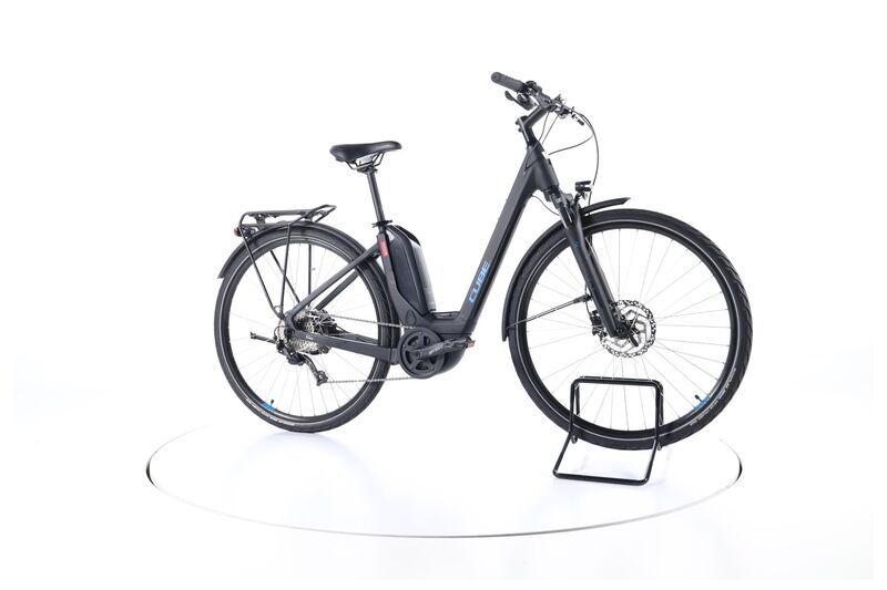Cube Touring Hybrid One (2020) | Tiefeinsteiger | schwarz/blau | 28" | 46 cm | 100 - 500 km 2