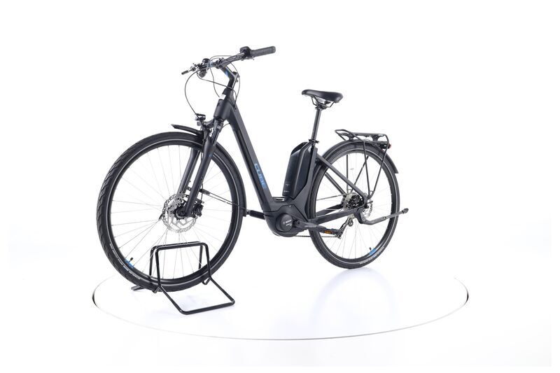 Cube Touring Hybrid One (2020) | Tiefeinsteiger | schwarz/blau | 28" | 46 cm | 100 - 500 km 5