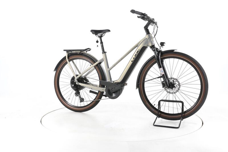 Cube Touring Hybrid Pro 2023 | argento | 28" | 50 cm | 500 - 3000 km, image 1 of 4