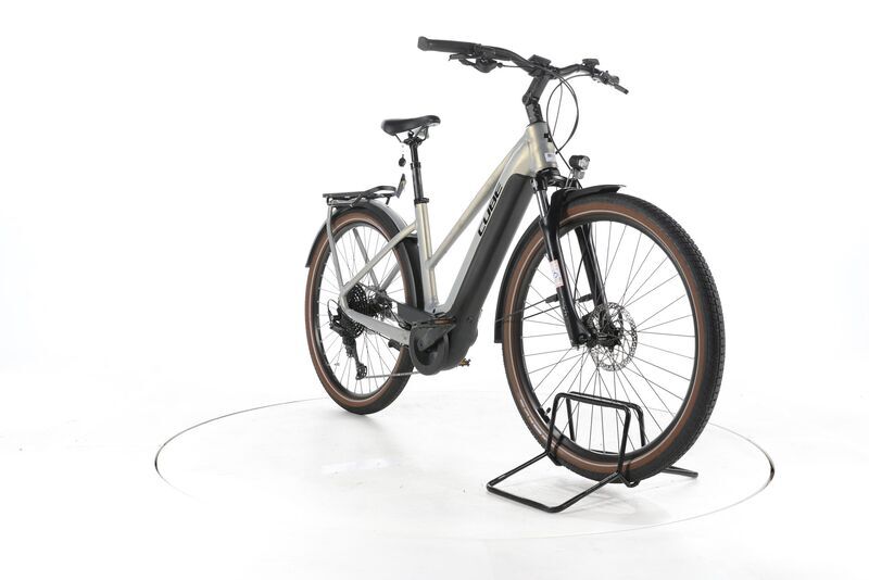 Cube Touring Hybrid Pro 2023 | argento | 28" | 50 cm | 500 - 3000 km, image 2 of 4