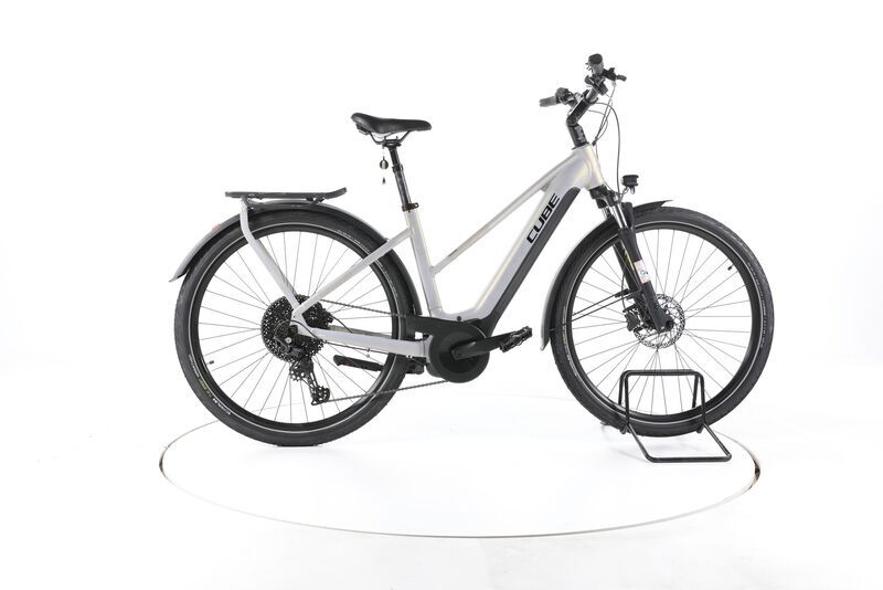 Cube Touring Hybrid Pro 2023 | argent | 28" | 50 cm | 500 - 3000 km, image 1 of 5