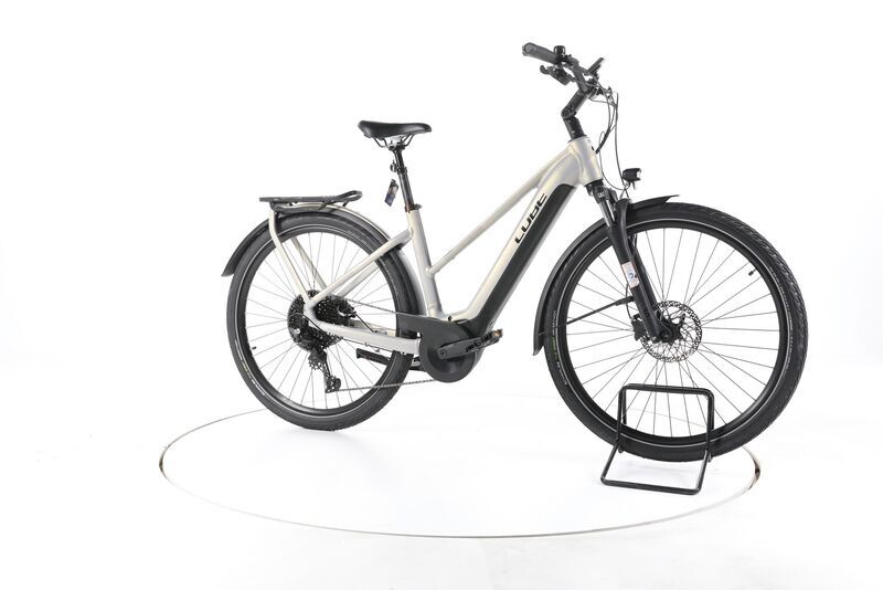 Cube Touring Hybrid Pro 2023 | argent | 28" | 50 cm | 500 - 3000 km, image 2 of 5