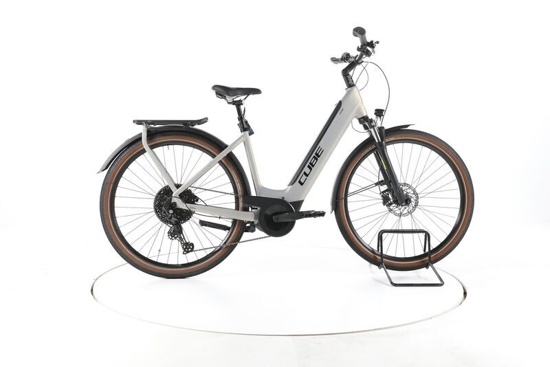 Cube Touring Hybrid Pro 2023 | grey | 28" | 50 cm | 500 - 3000 km, image 1 of 5