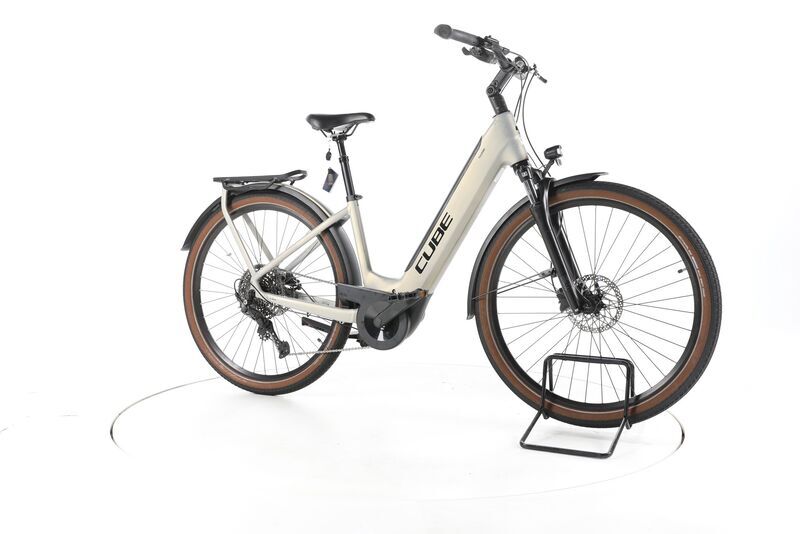 Cube Touring Hybrid Pro 2024 | grey | 28" | 46 cm | 500 - 3000 km, image 1 of 4