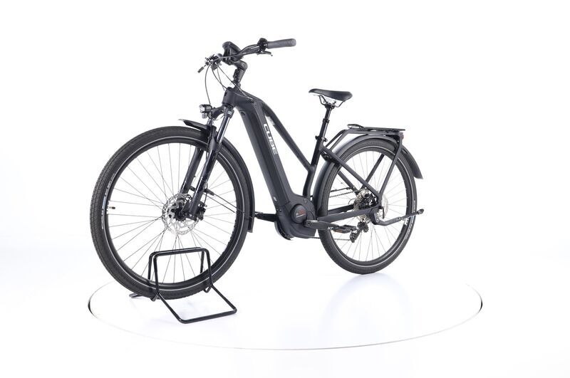 Cube Touring Hybrid Pro (2021) | Trapez | schwarz/weiß | 28" | 46 cm | < 100 km 5