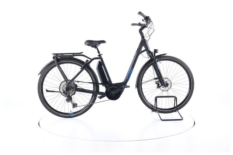 Cube Town Sport Hybrid EXC (2020) | Tiefeinsteiger | schwarz/blau | 50 cm | 100 - 500 km 1