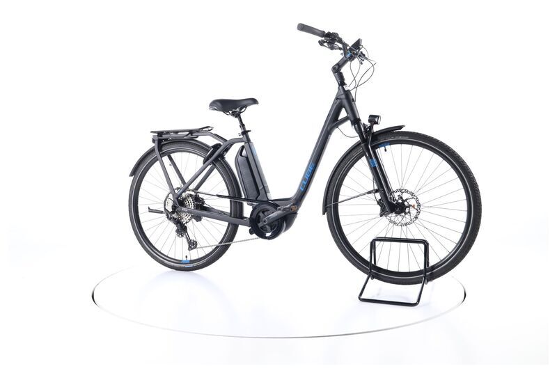 Cube Town Sport Hybrid EXC (2020) | Tiefeinsteiger | schwarz/blau | 50 cm | 100 - 500 km 2