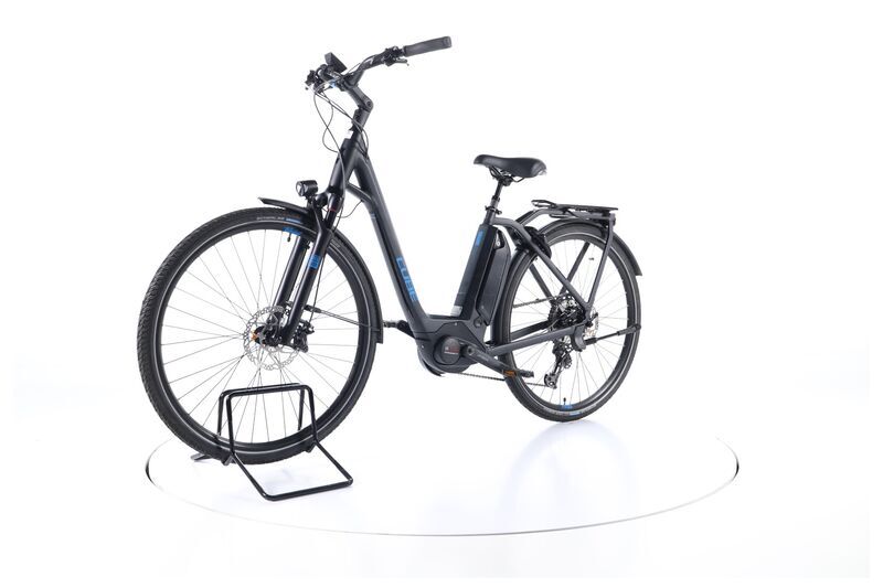 Cube Town Sport Hybrid EXC (2020) | Tiefeinsteiger | schwarz/blau | 50 cm | 100 - 500 km 5