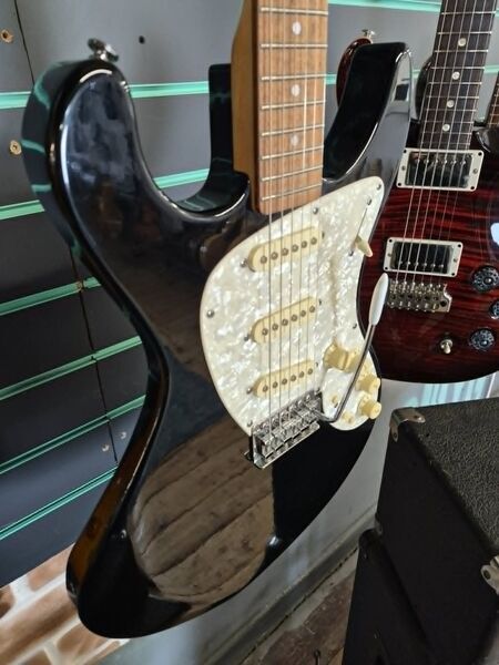 Danelectro Danoblaster Innuendo Gloss Black 2001 Electric Guitar | gloss black, image 3 of 5