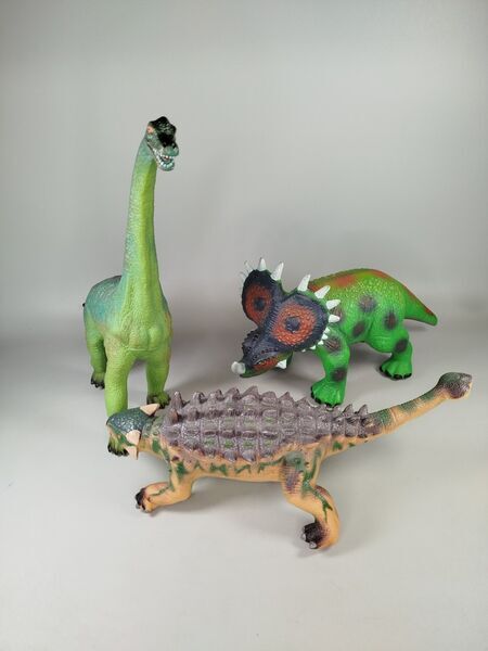 Dinosaurier Figuren Set von 3 - Brachiosaurus, Triceratops, Ankylosaurus | mehrfarbig 1
