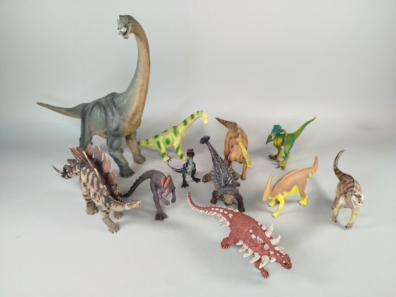 Dinosaurier Spielfiguren Set von 11 - verschiedene Arten | mehrfarbig 1