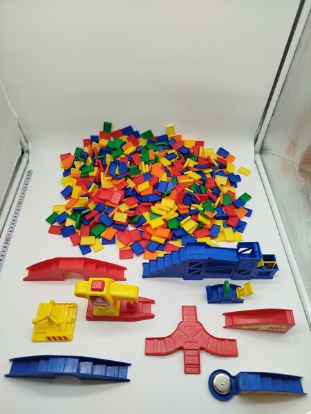 Domino Rally Konstruktionsspiel Set - mit Rampen, Brücken & Modulen | mehrfarbig 1