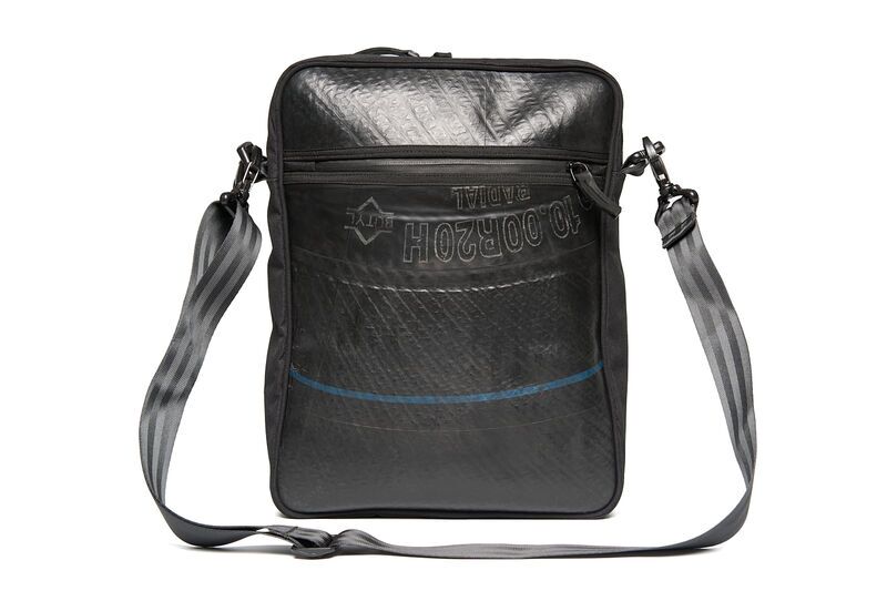 Ecowings Reliable Raven Recycled Shoulderbag | black 3