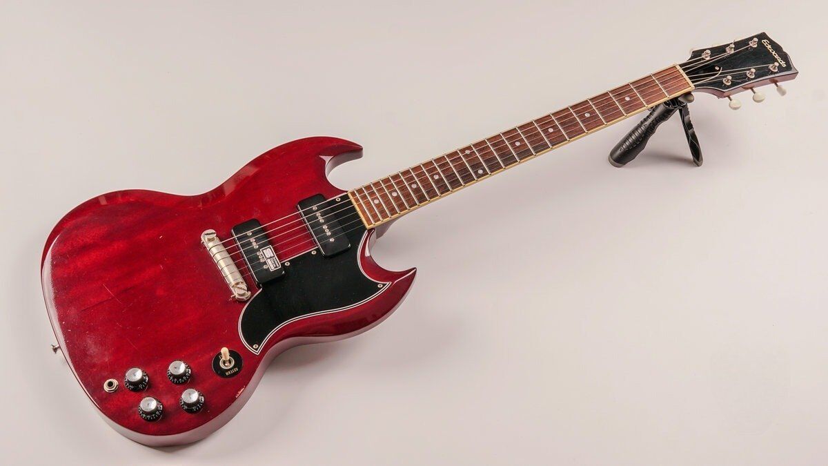 Edwards E-SG-90LT2/P Cherry 2012 | Kersenrood