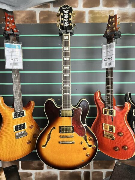 Epiphone Sheraton II Vintage Sunburst 2004 Semi-Hollow Electric Guitar | Vintage Sunburst, image 2 of 5