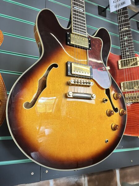 Epiphone Sheraton II Vintage Sunburst 2004 Semi-Hollow Electric Guitar | Vintage Sunburst, image 3 of 5