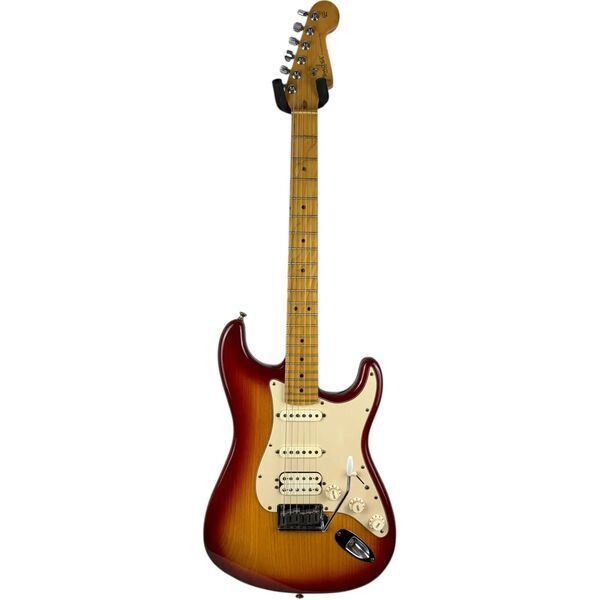 Fender American Deluxe Stratocaster 2005 - Cherry Sunburst | Cherry Sunburst, image 2 of 4