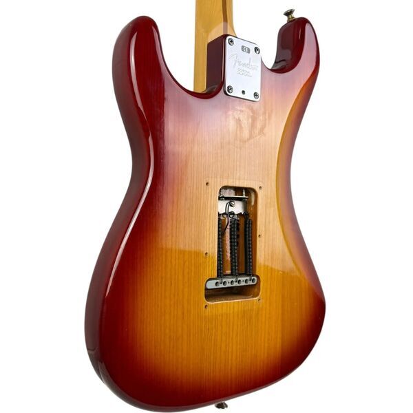 Fender American Deluxe Stratocaster 2005 - Cherry Sunburst | Cherry Sunburst, image 4 of 4