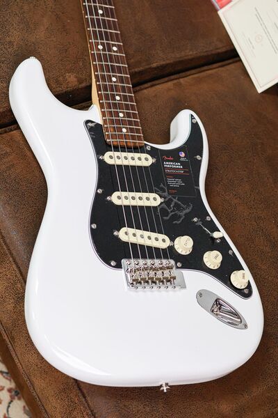 Fender American Player Performer Stratocaster | Arctic White | Arctic White, image 3 of 5