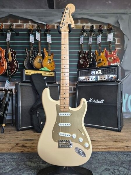 Fender American Special Stratocaster Olympic White 2018 Electric Guitar | Olympic White, image 1 of 5