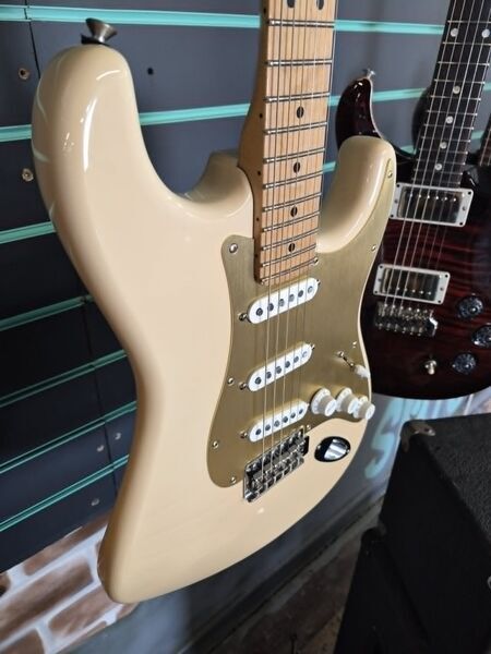 Fender American Special Stratocaster Olympic White 2018 Electric Guitar | Olympic White, image 3 of 5