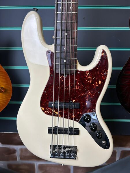 Fender American Standard Jazz Bass V Olympic White 2010 5-String Electric Bass | Olympic White, image 4 of 5