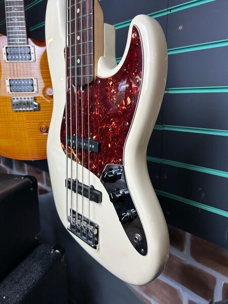 Fender American Standard Jazz Bass V Olympic White 2010 5-String Electric Bass | Olympic White, image 5 of 5