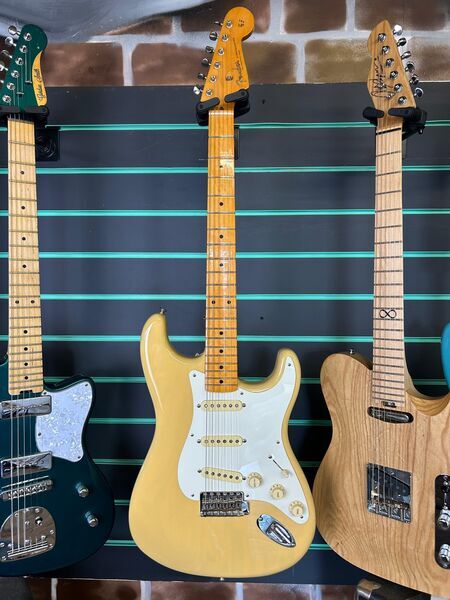Fender American Vintage II '57 Stratocaster Vintage Blonde 2023 Electric Guitar | Vintage Blonde, image 2 of 5
