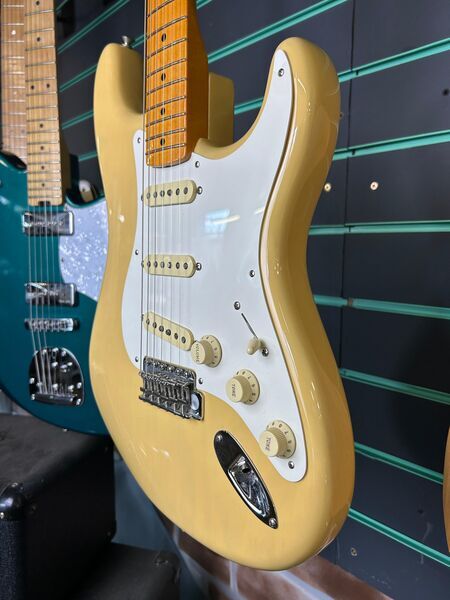 Fender American Vintage II '57 Stratocaster Vintage Blonde 2023 Electric Guitar | Vintage Blonde, image 5 of 5
