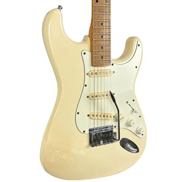 Fender Japan Stratocaster 1983 - Vintage White | Vintage White, image 2 of 5