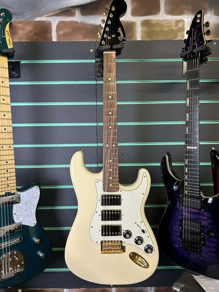 Fender Limited Edition Mahogany Blacktop Stratocaster HHH Olympic White 2019 | Olympic White, image 2 of 5