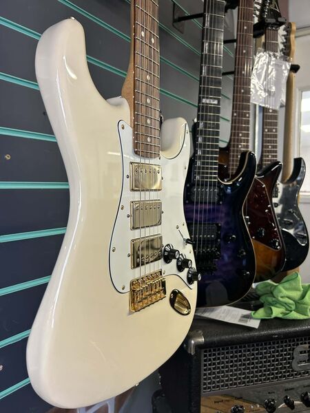 Fender Limited Edition Mahogany Blacktop Stratocaster HHH Olympic White 2019 | Olympic White, image 3 of 5