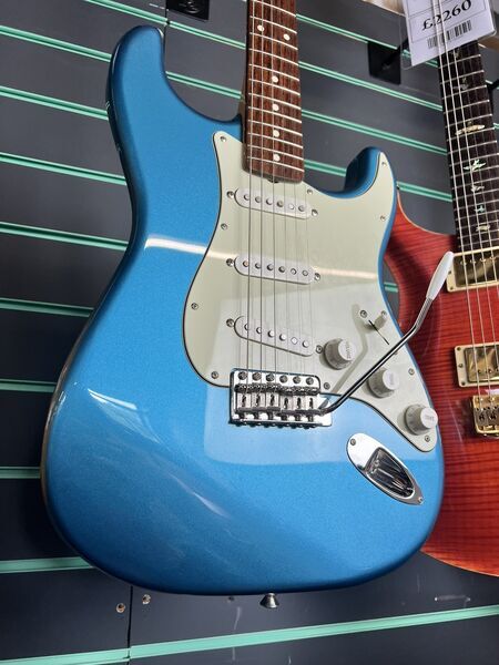 Fender Made in Japan Traditional '60s Stratocaster 2020 Lake Placid Blue | blue, image 3 of 5