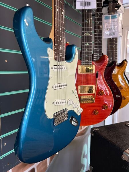 Fender Made in Japan Traditional '60s Stratocaster 2024 Lake Placid Blue | blue, image 3 of 5
