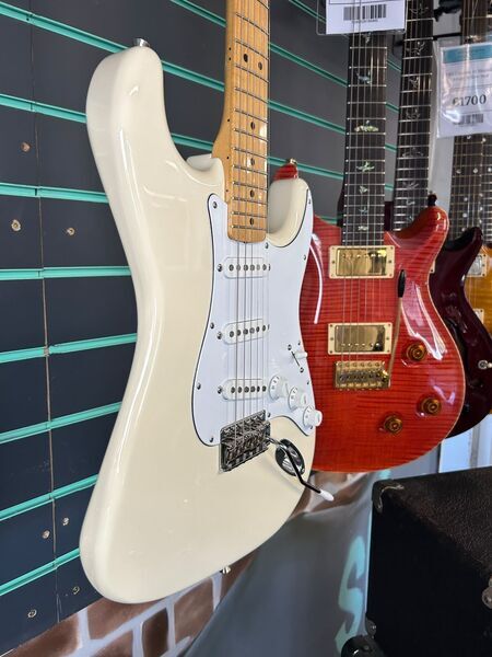 Fender MIJ ST68 Stratocaster Vintage White 2014 Electric Guitar | Vintage White, image 3 of 5