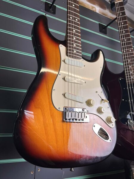 Fender Strat Plus 3-Color Sunburst 1991 Electric Guitar | sunburst, image 3 of 5