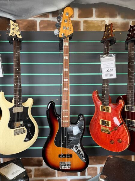 Fender Vintera '70s Jazz Bass 3-Colour Sunburst 2020 Electric Bass | sunburst, image 2 of 5