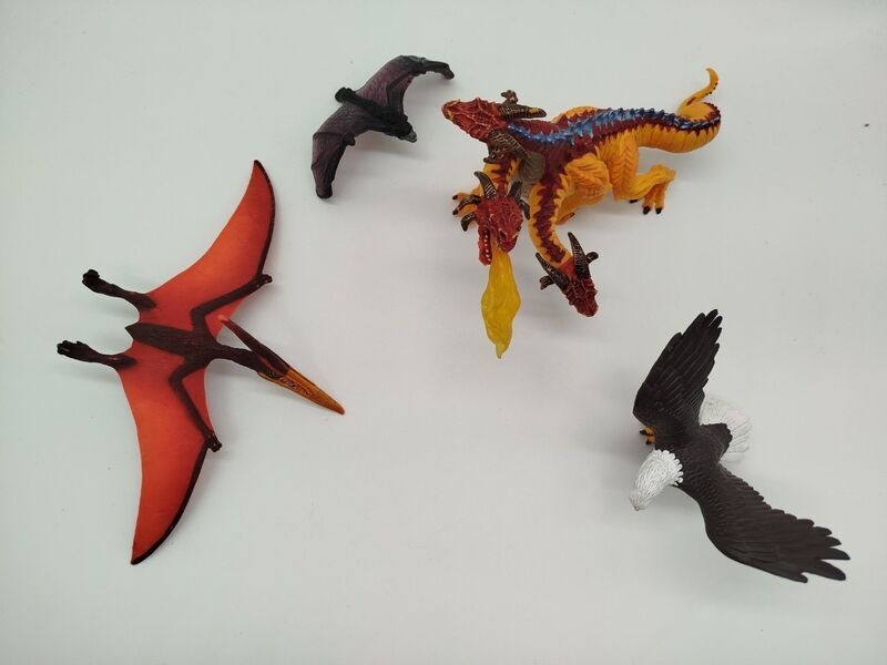 Figuren Set von 4 fliegenden Kreaturen - Drache, Adler, Fledermaus | multicolored 1