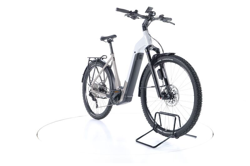 Focus Planet² 6.8 (2023) | Low Entry | grau/weiß | 48 cm | L | 1000 - 1500 km 3